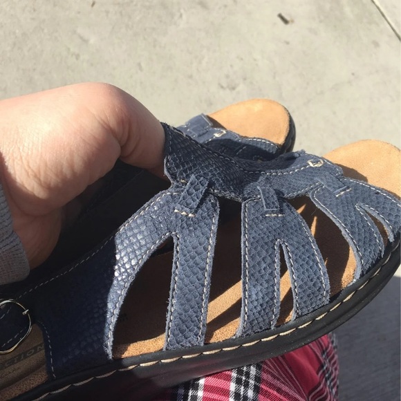 Clarks sandals 9.5 wide - Picture 9 of 10